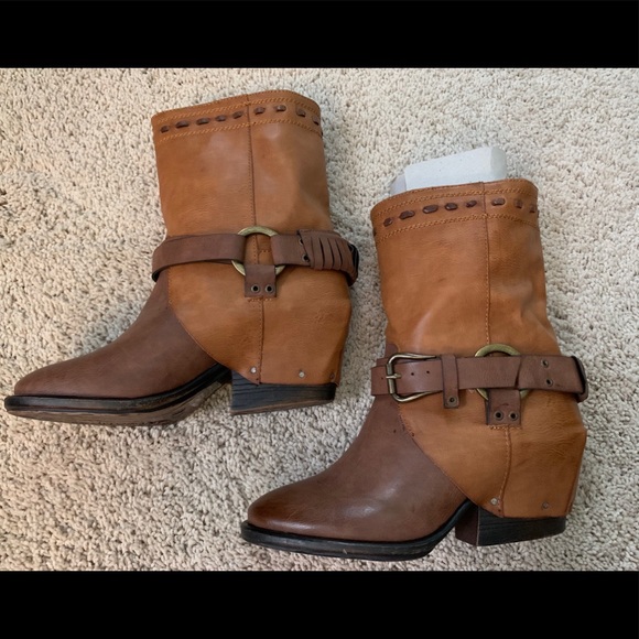 Wrapped Leather Boots by Two Lips - Picture 6 of 7